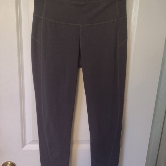 Athleta Grey Cutout Capri Crop Leggings Size Small - Picture 8 of 8